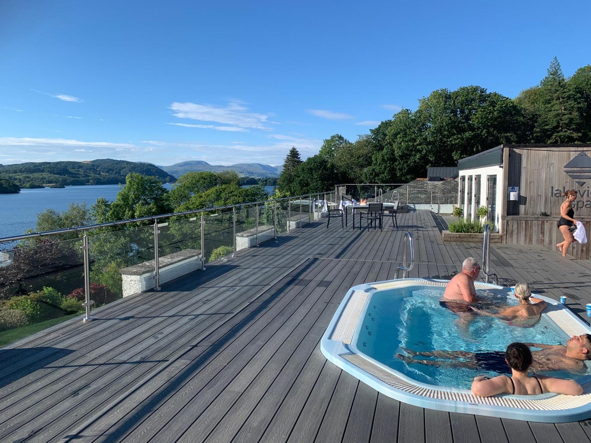 The Penthouse Bowness Luxury Loft Jacuzzi Bath & Complimentary Lakeview Spa Membership 外观 照片